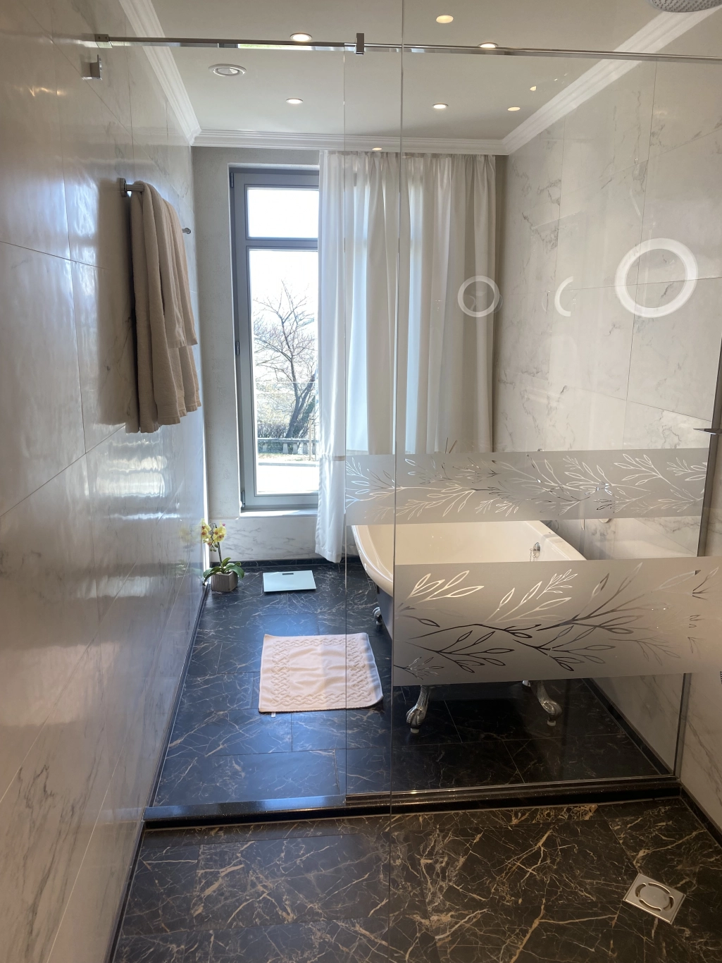 Стая "Гранд делукс" с изглед море, балкон и вана