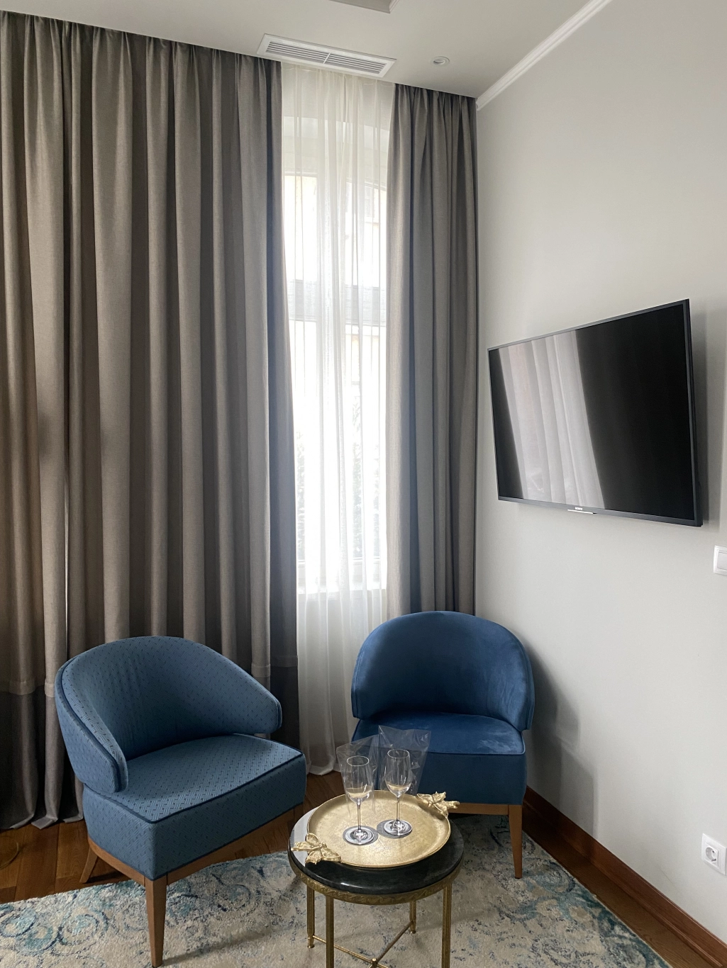 Студио Делукс с изглед към града