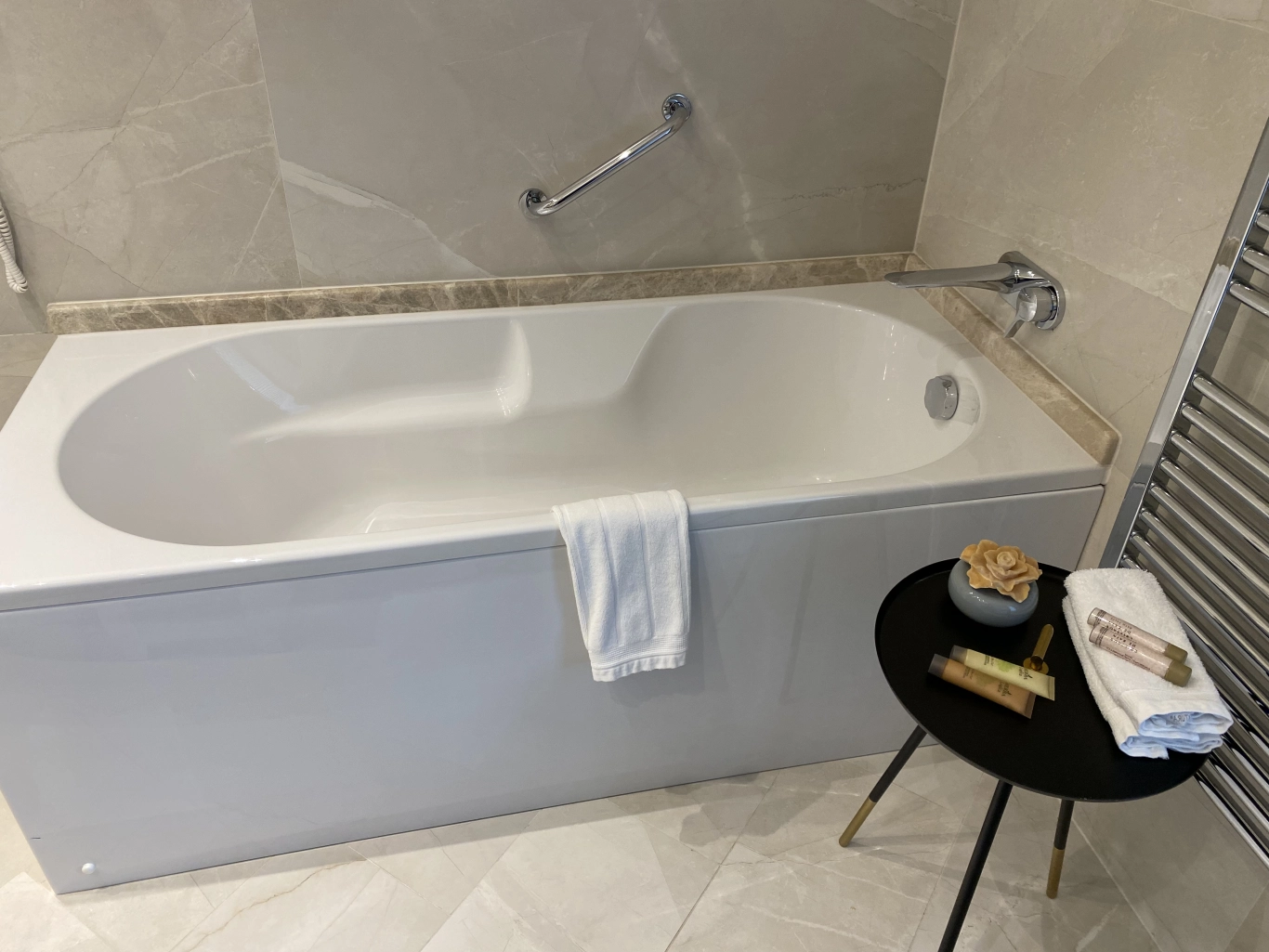 Стая Делукс с изглед към града