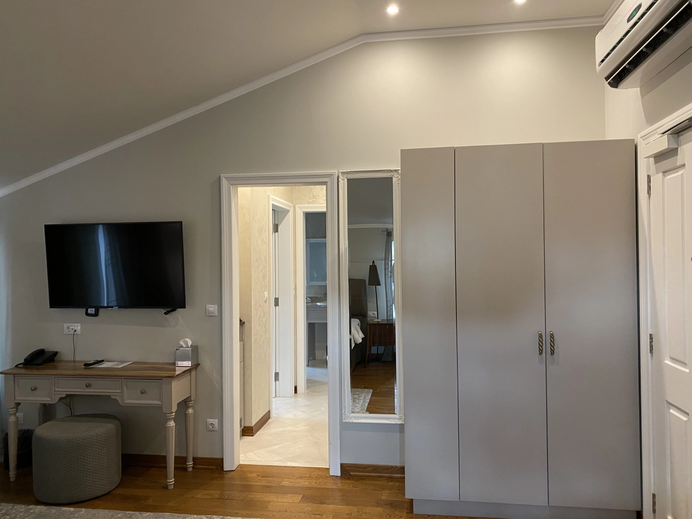 Стая Делукс с изглед към града