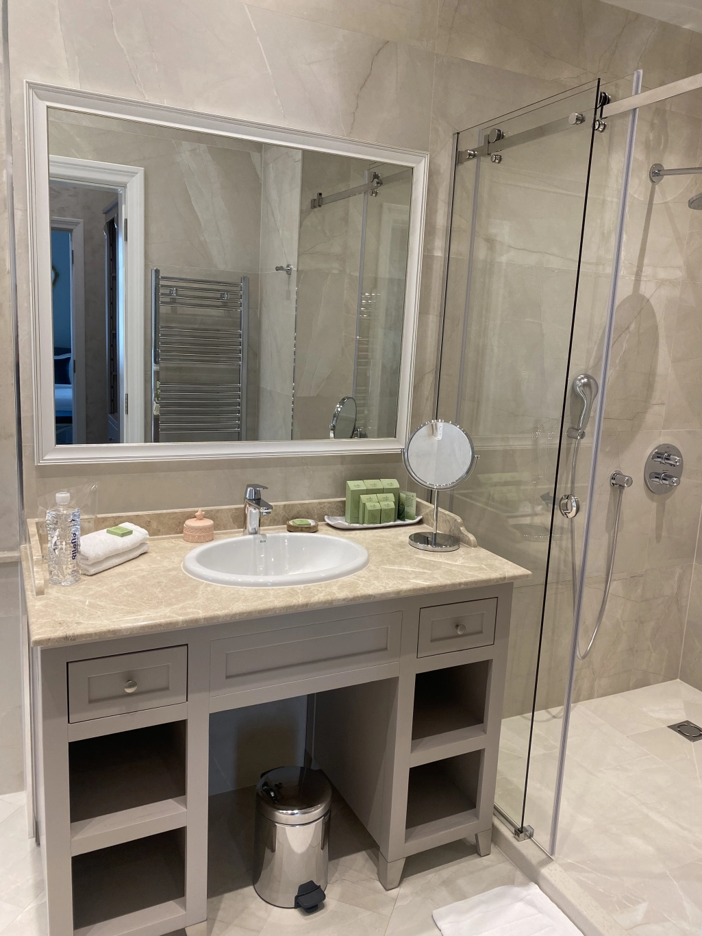 Студио Делукс с изглед към града