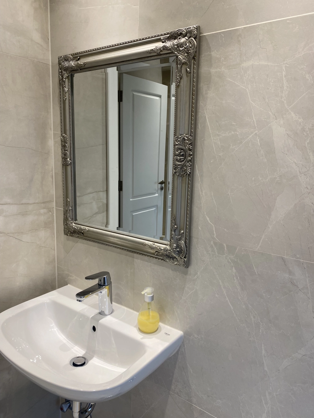 Стая Делукс с изглед към града