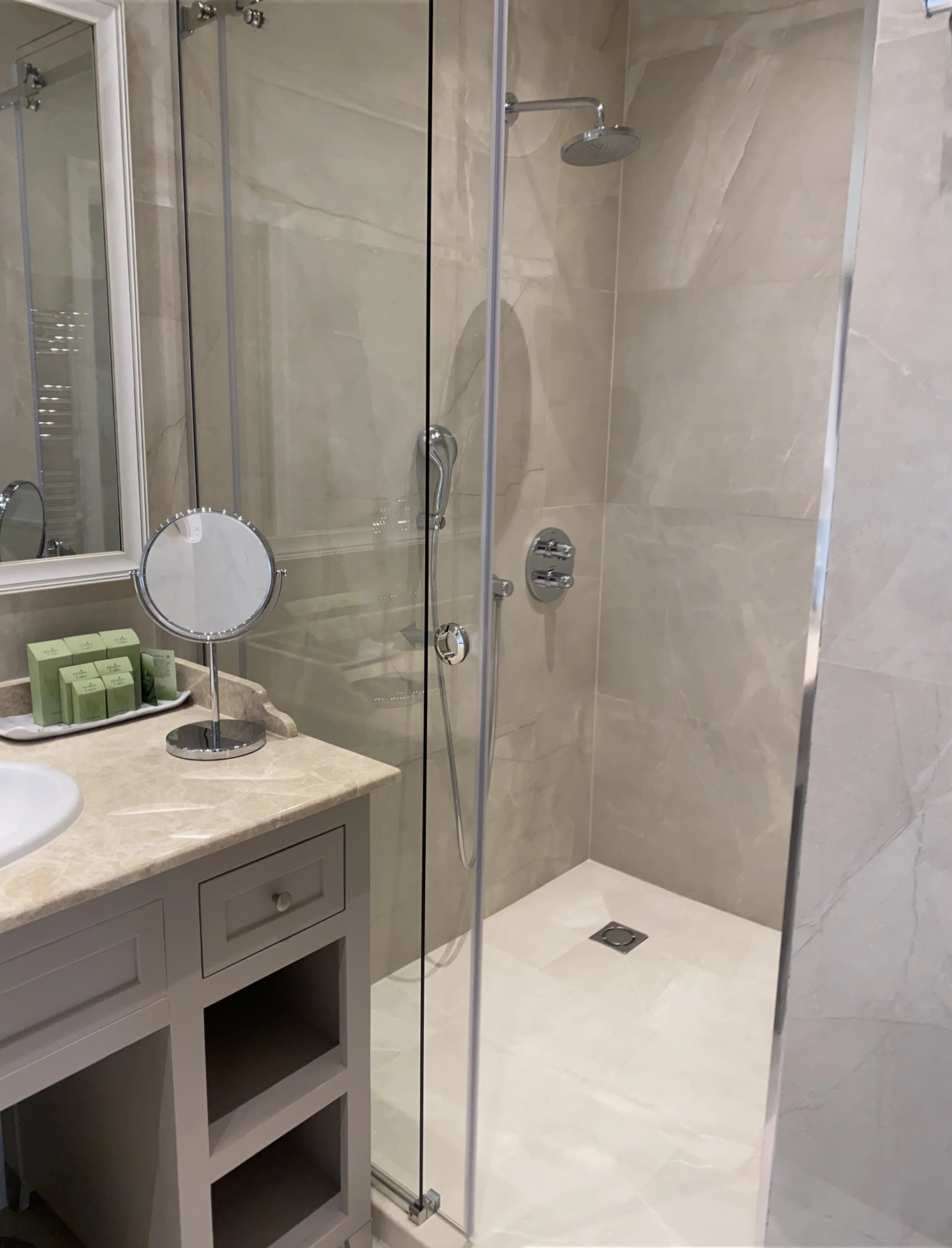 Студио Делукс с изглед към града