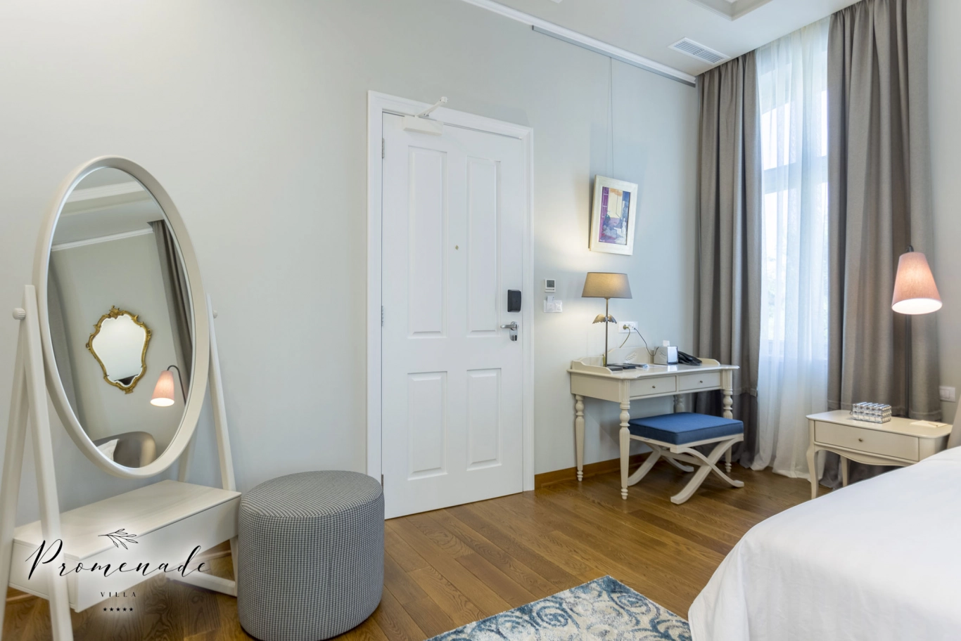 Студио Делукс с изглед към града