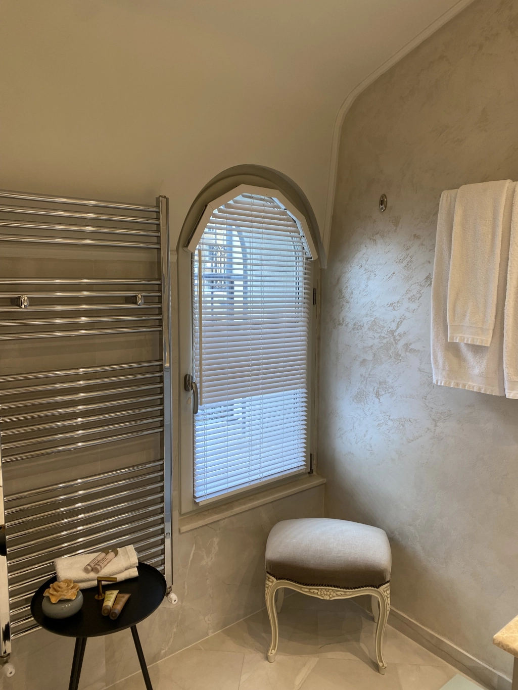 Стая Делукс с изглед към града