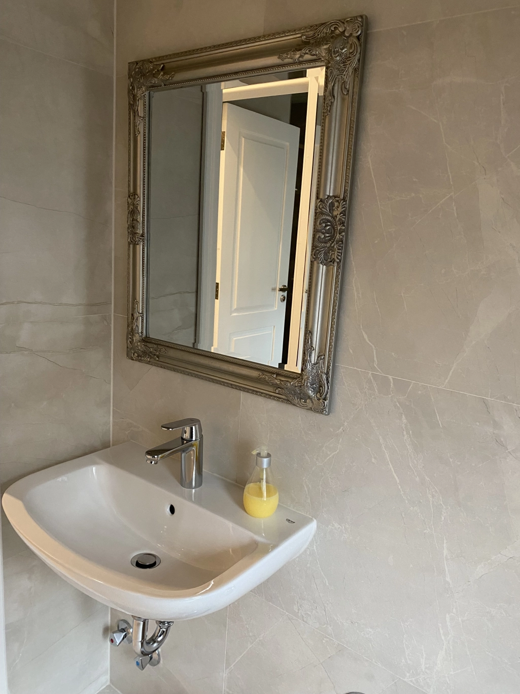 Стая Делукс с изглед към града