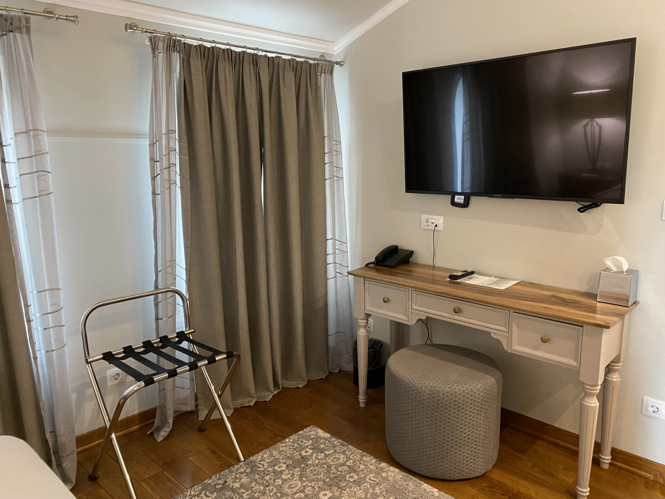 Стая Делукс с изглед към града