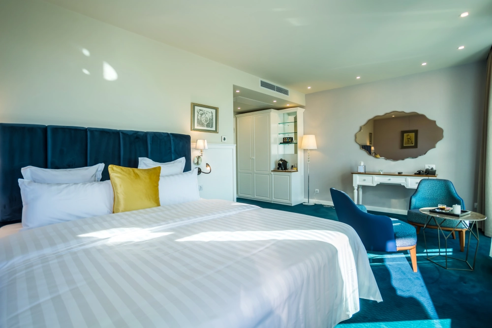 Deluxe room with sea view and balcony