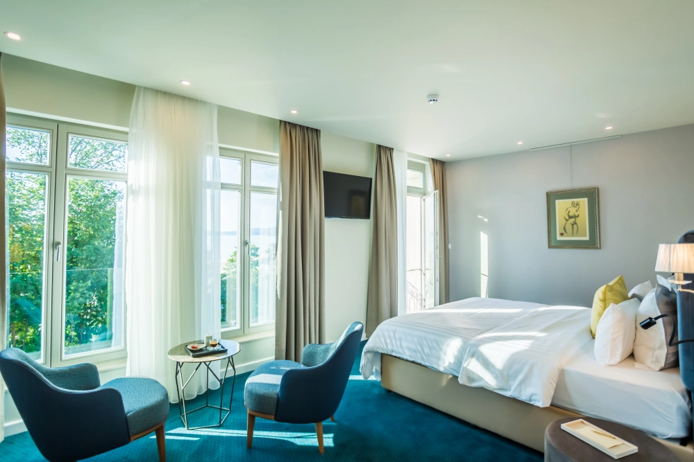 Deluxe room with sea view and balcony