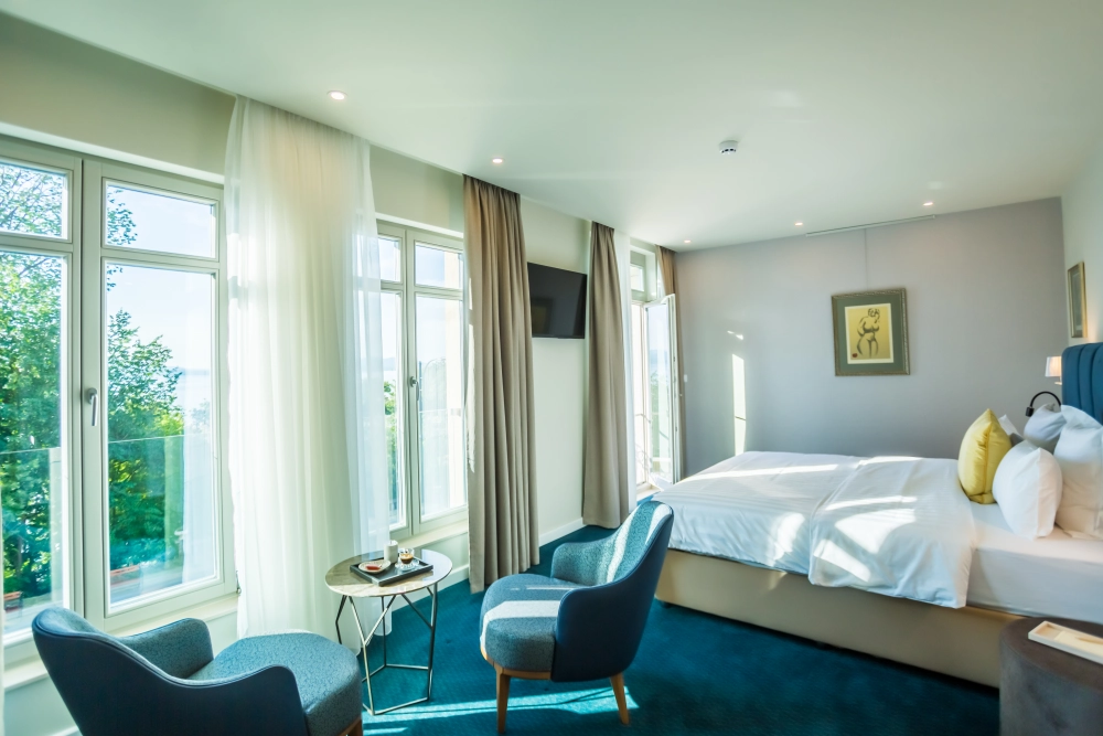 Deluxe room with sea view and balcony